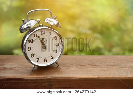 Alarm Clock Summer Appointment Holidays Urgent School