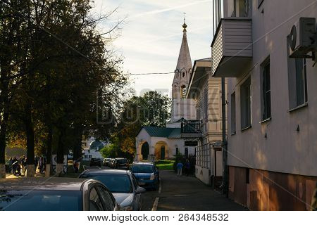 September 15, 2018 Yaroslavl, The Road Along The Embankment, In The Yards Of Yaroslavl