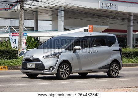 Toyota Sienta Mini Mpv Van.