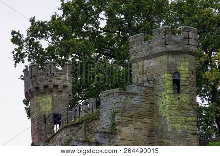 Warwick, Uk - October 21: Picture Of Warwick Castle - Mound On October 21, 2018 In Warwick, Warwicks