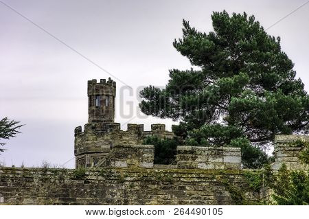 Warwick, Uk - October 21: Picture Of Warwick Castle - Mound On October 21, 2018 In Warwick, Warwicks