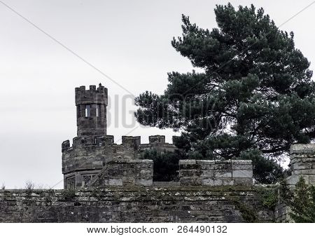 Warwick, Uk - October 21: Picture Of Warwick Castle - Mound On October 21, 2018 In Warwick, Warwicks