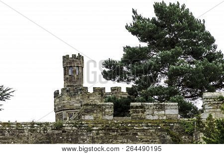 Warwick, Uk - October 21: Picture Of Warwick Castle - Mound On October 21, 2018 In Warwick, Warwicks