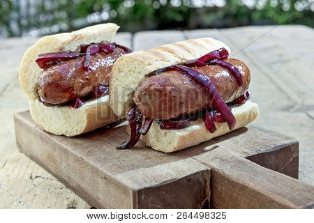 Sandwiches With Sausage And Caramelized Onions