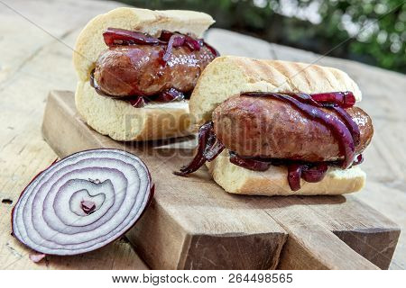 Sandwiches With Sausage And Caramelized Onions
