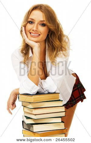 Ragazza bella studente con una pila di libri