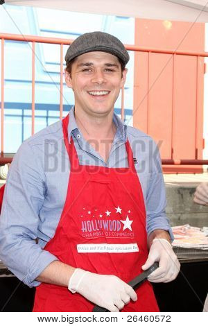 ลอสแองเจลิส - 30 nov: Kenny Doughty ที่หอการค้าฮอลลีวูดประจำปีตำรวจ 17 และเฟอร์