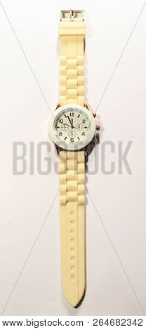 Arrow Clock Shows Almost Midnight 12:00 White With Gold