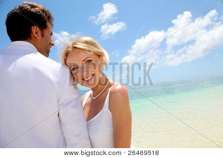 Permanente do casal recém-casado pela Lagoa Azul