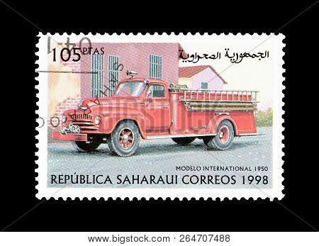 Saharaui - Circa 1998 : Cancelled Postage Stamp Printed By Saharaui, That Shows Old Fire Truck.