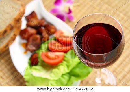 leichte Mittagessen Fleisch mit Salat und leichte Mittagessen Fleisch mit Salat und Brot Brot