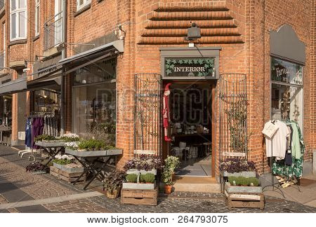 Holbaek, Denmark - October 2018: Farvehjornet Is A Beautiful Gift And Flower Shop In Holbaek, A Smal