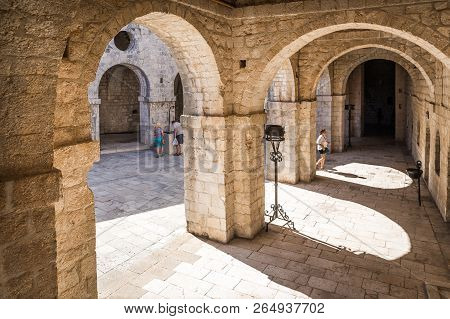 Dubrovnik, Croatia - July 17, 2018: Tourists Admire Architecture Of Lovrjenac Fortress In Dubrovnik,