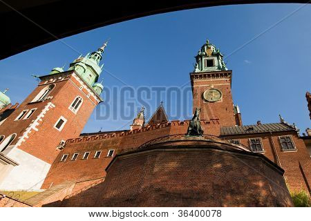KRAKOW, Polen - 18 juli: Wawel slottet, maj 18, 2012 i Krakow. på Wawel Slot blev begravet formand