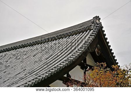 Kyoto, Jp - April 10 - Eikando Zenrinji Temple Roof On April 10, 2017 In Kyoto, Japan. Eikando Forma