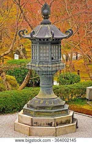 Kyoto, Jp - April 10 - Eikando Zenrinji Lantern On April 10, 2017 In Kyoto, Japan. Eikando Formally 
