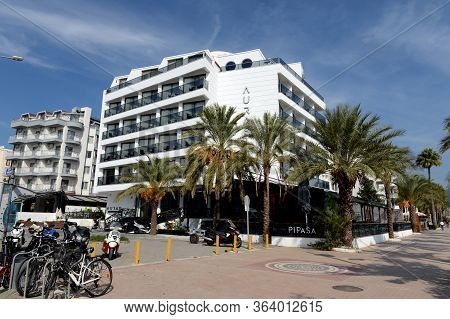 Marmaris,turkey - November 2, 2019:modern Hotel On 238 Street In The Sea City Of Marmaris. Turkey