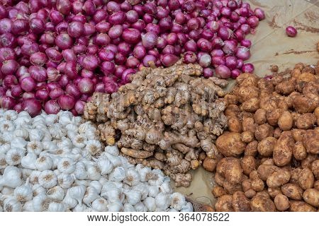 Garlic, Onion, Ginger And Potatoes - Essential Vegetables For Sale In A Market In Territy Bazar, Kol