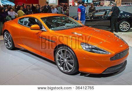 Ženeva - březen 8: The Aston Martin Virage na displeji na 81 International Motor Show Palexpo-Ge