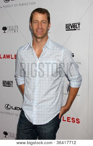 LOS ANGELES - AUG 22: Colin Ferguson érkezik a színházak ArcLight 