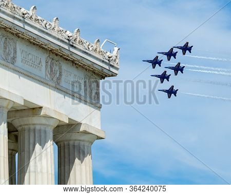 Washington Dc, Usa, 2nd May 2020, Us Navy Blue Angels And Us Air Force Thunderbirds Fly Over The Nat