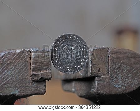 Uzbek Coin Som Clamped In A Metal Vise. Currency And Uzbekistan Economy Under The Onslaught, The Con