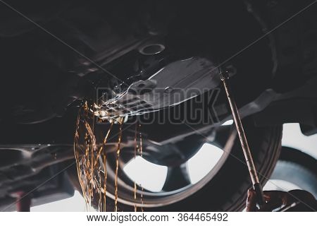 Car Mechanic Drain Automatic Transmission Fluid