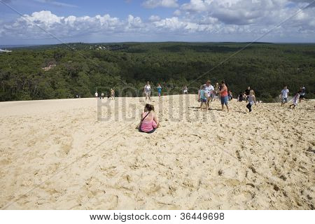 PYLA SUR MER, FRANCE - 8 août : Les gens visite de la célèbre dune du Pyla, la plus haute dune de sable d'E