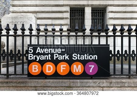 5 Avenue - Bryant Park Station