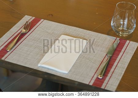 Casual Restaurant Dining Table Set Up, With Dark Brown Color Theam