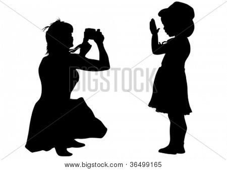 Küçük bir kız ve anne çizim siluet vektör