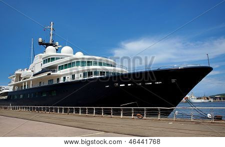 Luxury Yacht Le Grand Bleu In Taiwan