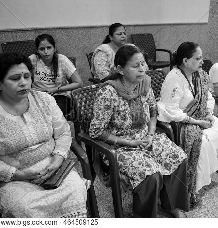 Delhi, India, June 19 2022-group Yoga Exercise Session For People Of Different Age Groups In Balaji