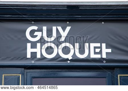 Bordeaux , Aquitaine  France - 10 30 2022 : Guy Hoquet Logo And Text Sign Front Wall Facade Office O