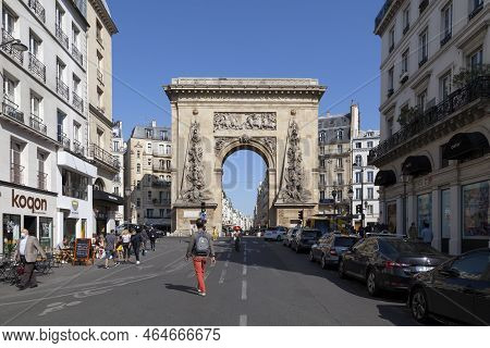 Paris, France - September 21 2022: : The Porte Saint-denis Is A Parisian Monument Located In The 10t