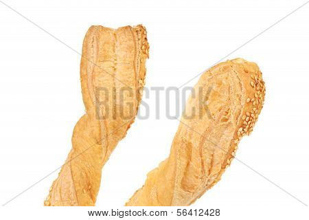 Pieces of crunchy puff pastry with sesame.