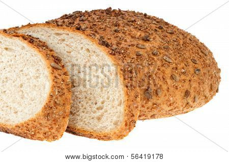 Hausgemachtes Brot mit Sesam und Sonnenblumenkernen
