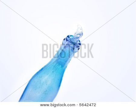 流的水蓝色的瓶子
