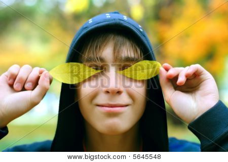 adolescente in autunno
