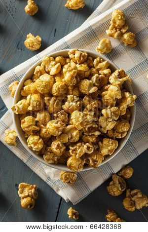Homemade Golden Caramel Popcorn