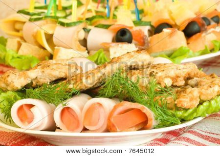 Bankiet. Canape, kotlety i wyroby mięsne