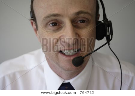 Operatore di servizio di cliente maschio