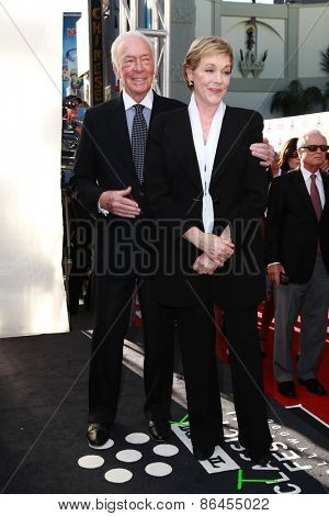 LOS ANGELES - MAR 26:  Christopher Plummer, Julie Andrews at the 50th Anniversary Screening Of 
