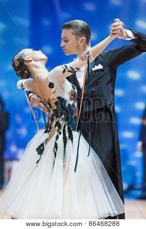 Minsk, Belarus-february 14, 2015: Yushkevich Alexey And Apraksina Anastasiya Perform Adult Standard