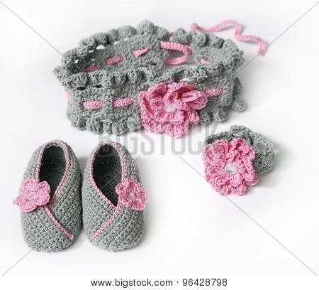 grey crochet baby booties and headband with flowers