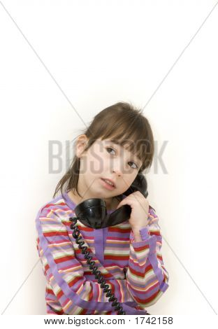Kislány az antik telefon