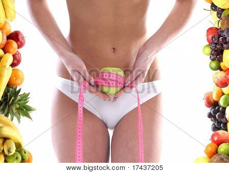 Giovane donna sexy misure her body isolata on white