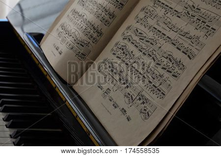 Piano Sheet Score Partition Note Old Black White