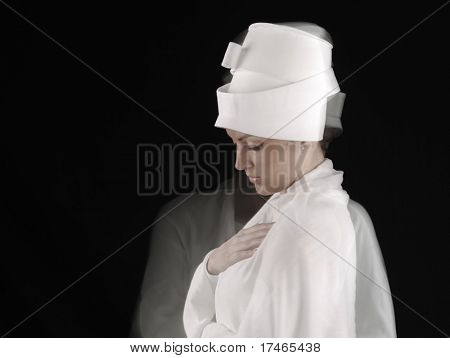 Sufi kvindelige dans, hvid på sort, motion blur