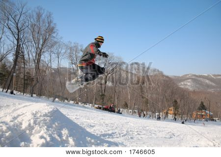 Saut de Snowboarder